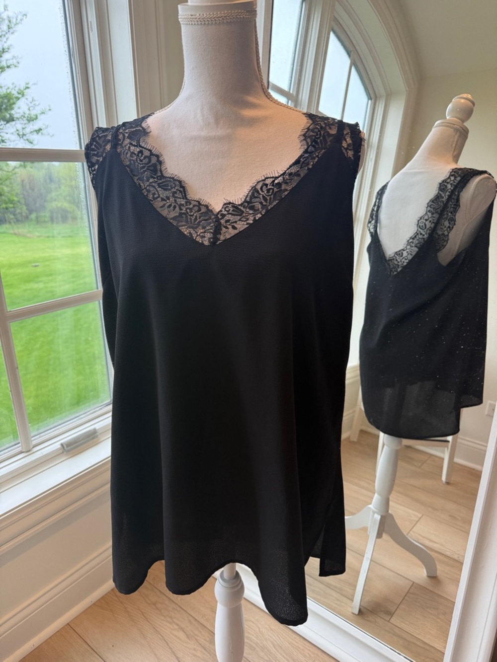 Black Lace Trim V-Neck Sleeveless Cami
